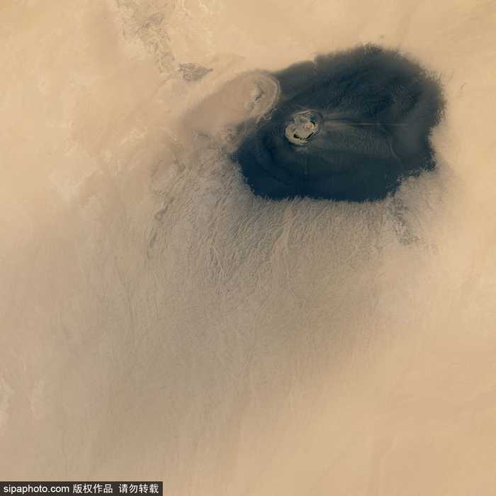 “华体会体育hth官方网站”《火线精英ol》贺华诞,国庆登录送永久限定!