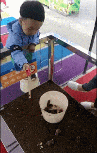 
搞笑GIF段子：7 这要怎么解释？‘华体会体育hth官方网站’(图3)