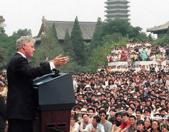 这款俯视角吃Ji页游 画风虽简玩法一应俱全‘华体会体育hth官方网站’