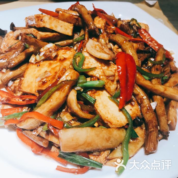 《火线精英ol》周年庆第二弹，永久武器免费送！-华体会体育hth官方网站