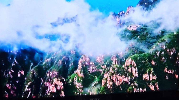 华体会体育hth官方网站：
长城是云里腾飞的一条龙(图14)