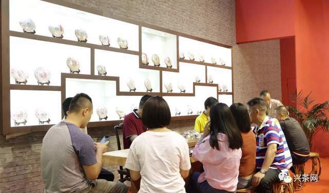 
现在开奶茶店 还是门好生意吗？｜兴茶视角：华体会体育hth官方网站