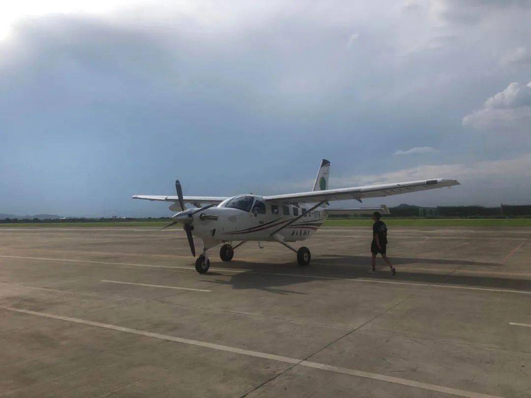 华体会体育hth官方网站-
1小时直达！票价300元！德清到黄山能打“飞的”啦